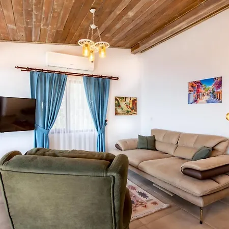 Da Deniz Manzarali Jakueziliberay Kaş